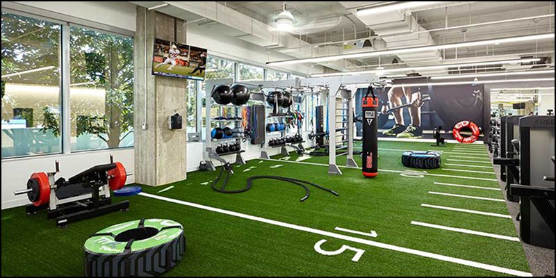 Kết hợp cỏ nhân tạo màu trắng trong sân tập gofl chuyên nghiệp