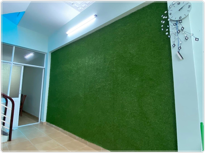 Cách cố định cỏ nhân tạo bằng đinh lên tường nhanh chóng