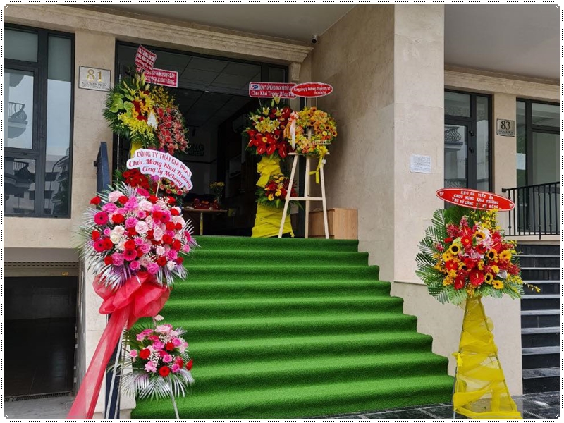 Trang trí cỏ nhân tạo cầu thang