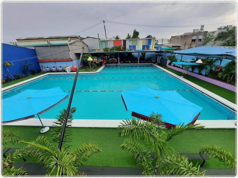 Thảm cỏ nhân tạo trang trí resort giá tốt