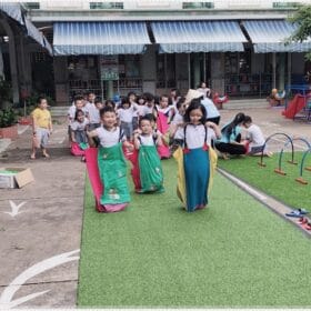 Cỏ nhân tạo ứng dụng rộng rãi, được yêu thích