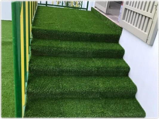 Hoàn thiện cỏ nhân tạo với không gian xanh