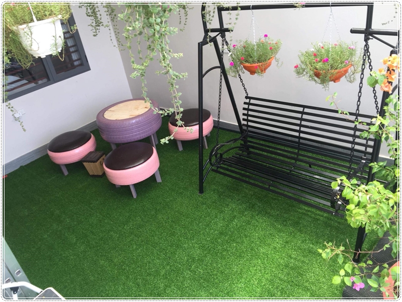 Trải thảm cỏ nhân tạo trong nhà