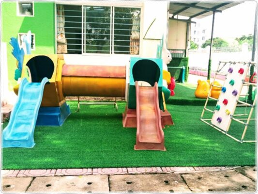 Cỏ nhân tạo cho khuôn viên trường mầm non
