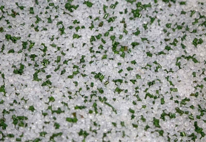 Cỏ nhân tạo được chế tạo từ nhựa PP/PE