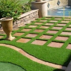 Thi công cỏ nhân tạo sân vườn trong biệt thự