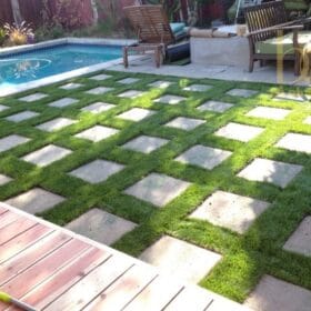 Cỏ nhân tạo lót sân nhà