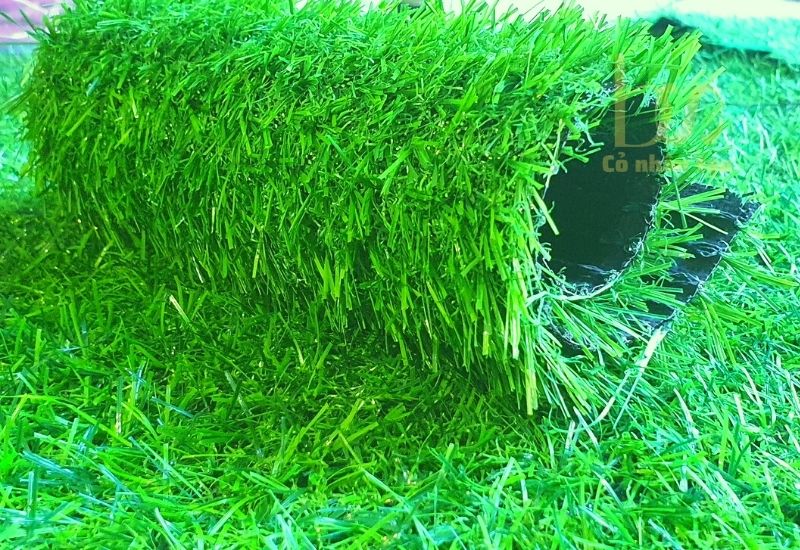 Thảm cỏ nhân tạo làm bằng chất liệu gì?