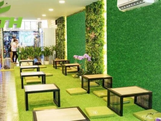 Phủ xanh quán cà phê bằng cỏ nhân tạo