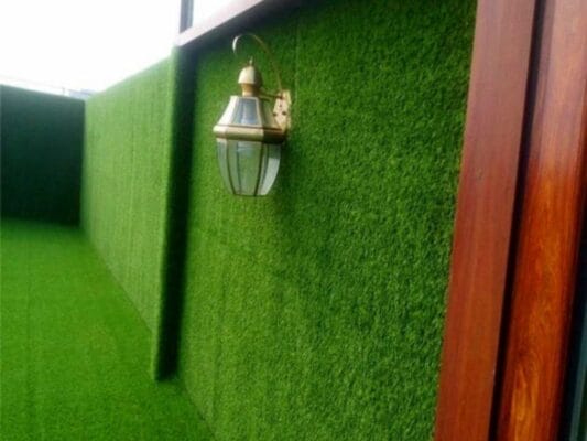 Thảm cỏ nhân tạo trang trí tường đẹp mắt