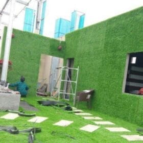 Thảm cỏ nhân tạo dễ dàng thi công