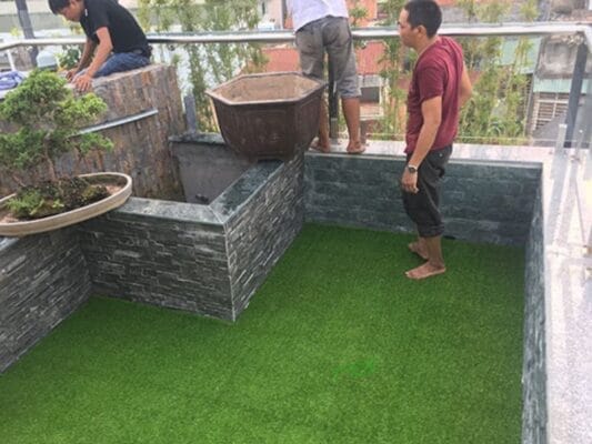 Thi công trọn gói cỏ nhân tạo sân vườn tại Hà Nội