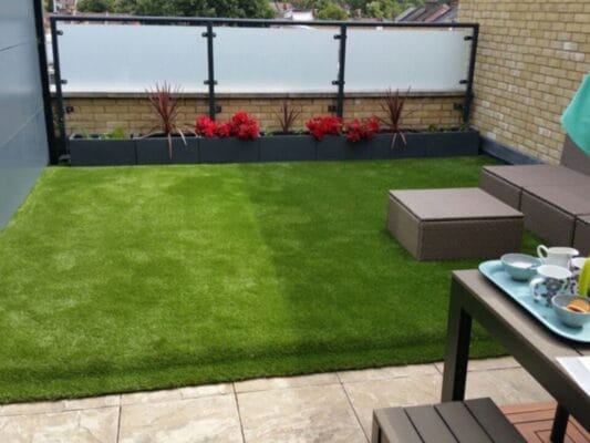 Cỏ nhân tạo làm sân vườn đẹp