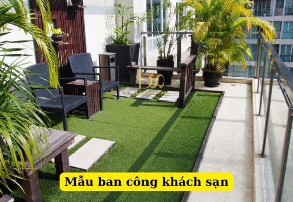 Cỏ nhân tạo trang trí ban công