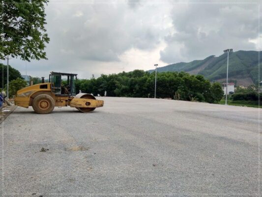Thi công mặt nền sân bóng đá đúng tiêu chuẩn