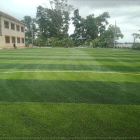 Thi công mặt sân bóng nhân tạo