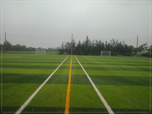 Sân bóng sau khi hoàn thiện