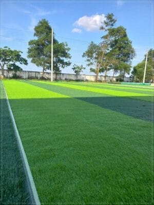 Làm sân bóng đá cỏ nhân tạo