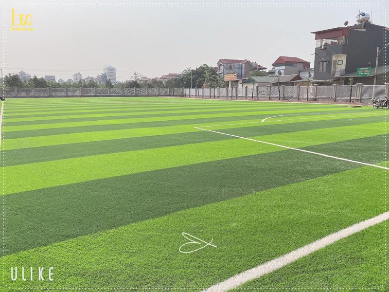 Mặt sân bóng đá cỏ nhân tạo hoàn thiện