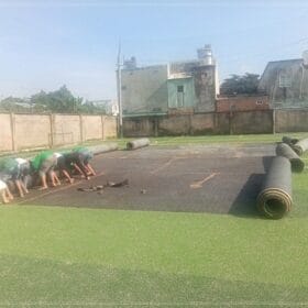 Đơn vị cung cấp thi công trọn gói cỏ nhân tạo