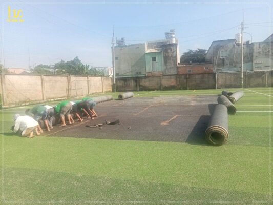 Đơn vị cung cấp thi công trọn gói cỏ nhân tạo