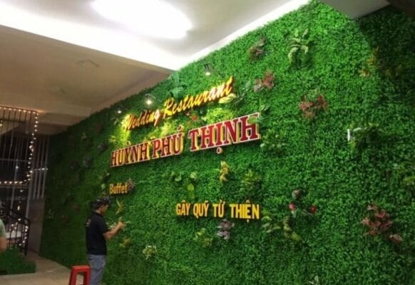 Hoa lá giả làm bảng hiệu, vách ngăn