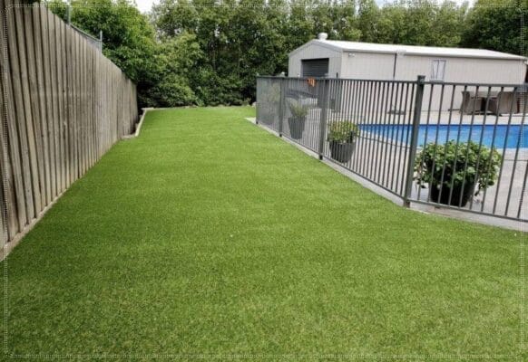 Thiết kế khuôn viên sân vườn với thảm cỏ