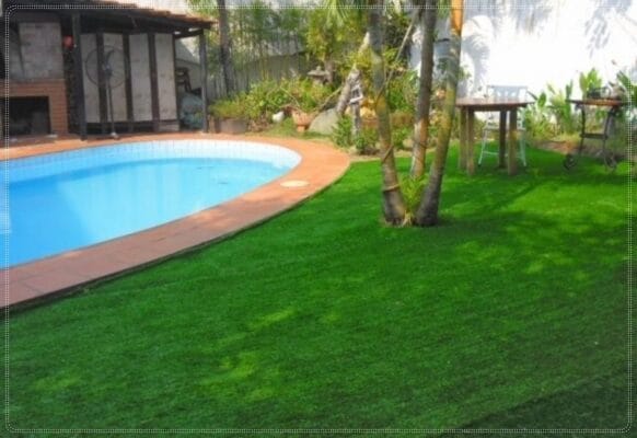Cỏ nhân tạo trải cho hồ bơi đẹp mắt