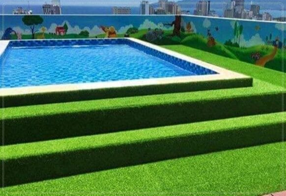 Cỏ nhân tạo làm hồ bơi