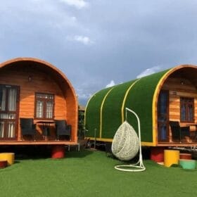 Cỏ nhân tạo ứng dụng nhiều trong các Homestay, Bungalow...