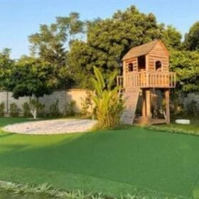 Thảm cỏ nhân tạo làm sân chơi