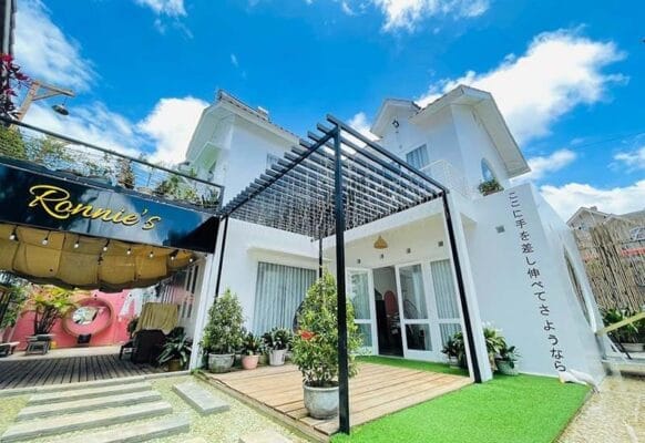 Cỏ nhân tạo trong các homestay, căn hộ
