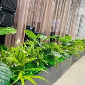 Kết hợp nhiều hoa lá giả