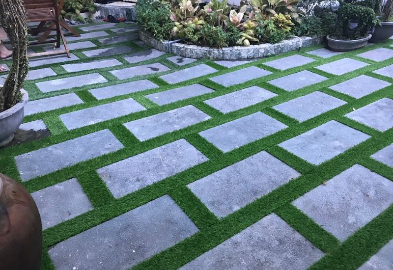 Lót kẽ gạch sân vườn