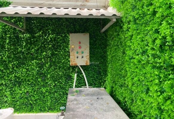 Không gian bắt mắt hơn với hoa lá giả