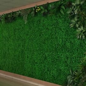Thi công tường cây giả với tấm cỏ nhựa