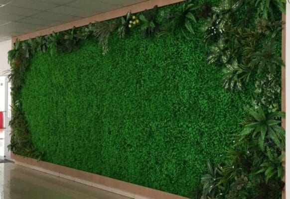 Thi công tường cây giả với tấm cỏ nhựa