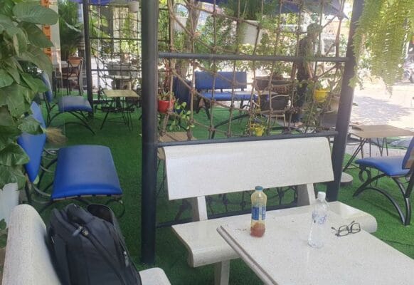 Thi công trọn gói trải sàn quán cà phê