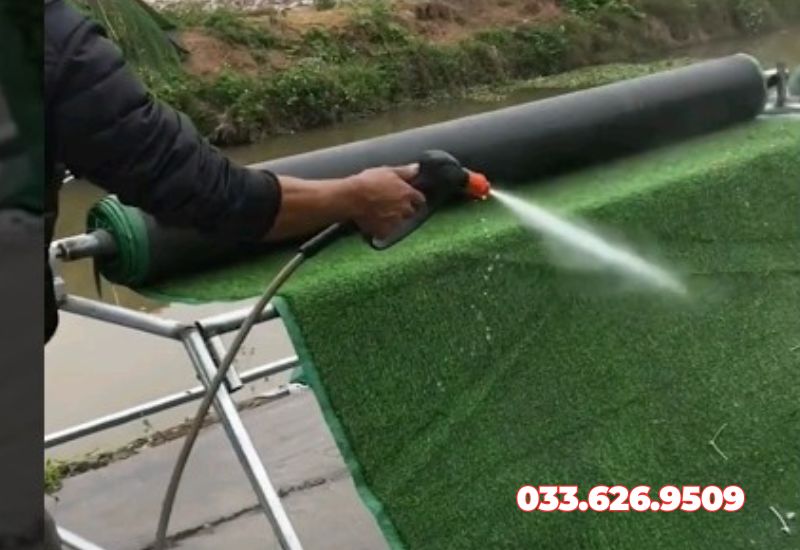Hướng dẫn cách giặt thảm cỏ nhân tạo