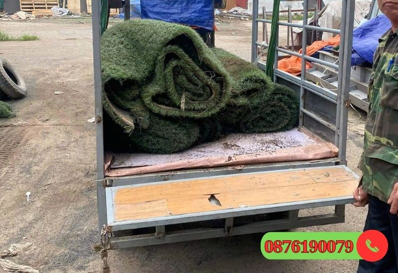 Thảm cỏ nhân tạo thanh lý được sử dụng làm sân trường mầm non