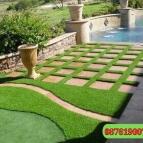 Sân vườn bắt mắt cùng cỏ nhân tạo