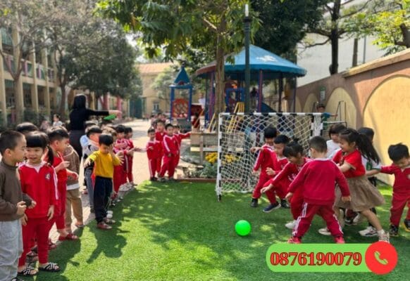 Làm sân bóng mini cho trẻ
