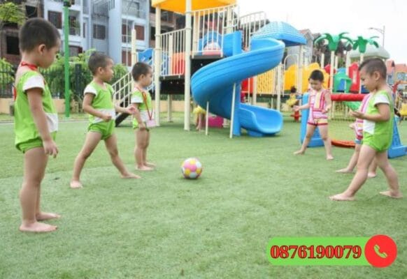 Thảm cỏ nhân tạo làm sân chơi cho trẻ