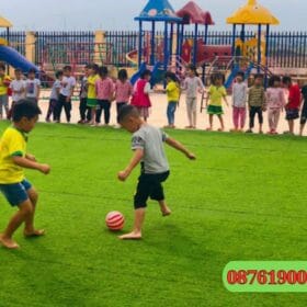 Cỏ nhân tạo làm sân chơi cho trẻ em