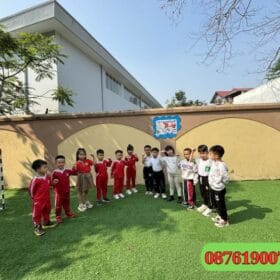 Sân bóng, sinh hoạt cho trẻ