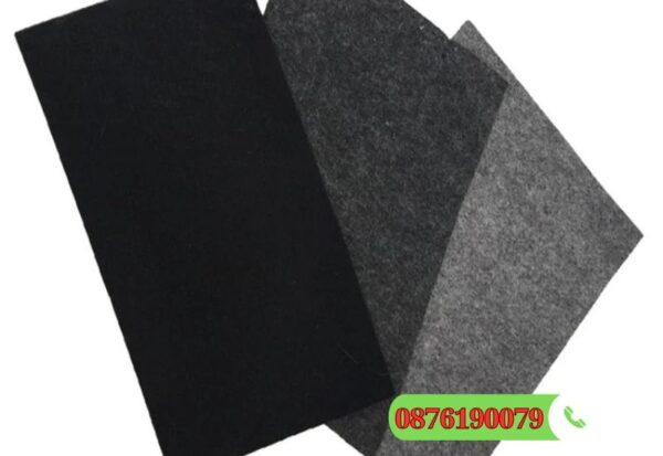 Thảm nỉ màu đen, sự kiện