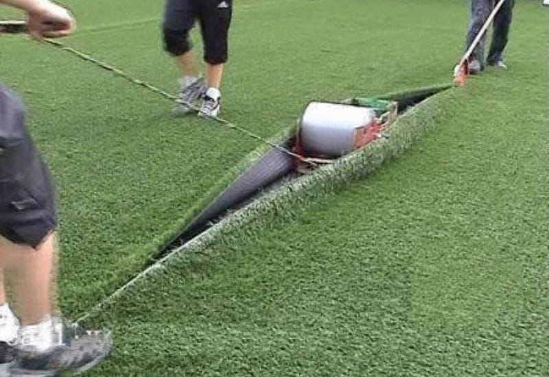 Bảng giá bảo dưỡng sân bóng đá cỏ nhân tạo