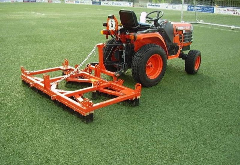 Dịch vụ sửa chữa bảo trì sân bóng đá máy móc tiên tiến